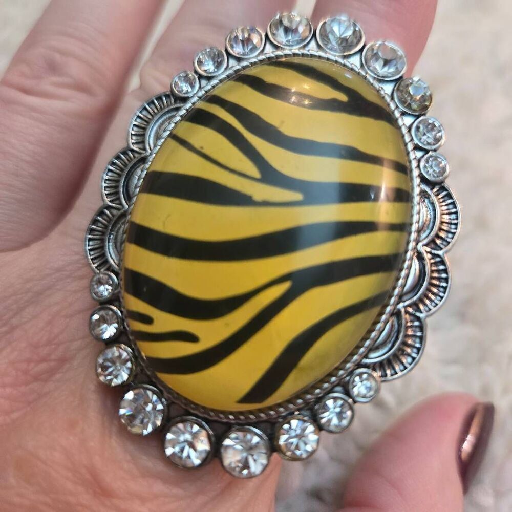 NWOT Zebra Rhinestone Stretch Ring - Picture 2 of 7
